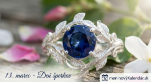 <img src="path/to/jewel_day_ring.png" alt="Detailný makro záber na strieborný prsteň s veľkým okrúhlym tmavomodrým zafírom v strede. Prsteň je zdobený jemným vyrezávaným motívom strieborných lístkov, na ktorých sú drobné kvapky rosy. V pozadí sú rozmazané ružové a biele kvety. V dolnej časti je nápis '13. marec - Deň šperkov' a logo meninovýKalendár.sk.">
